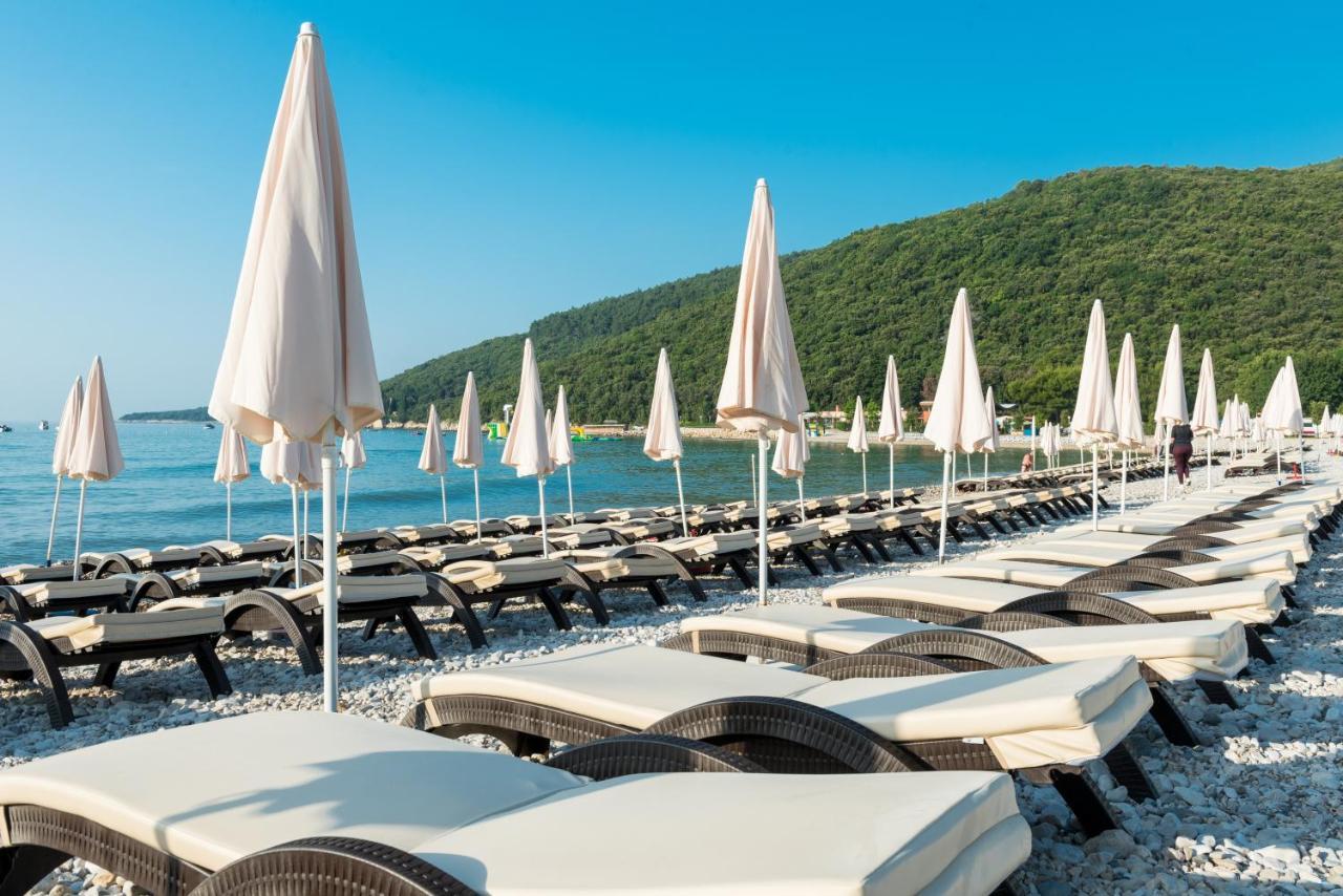 Hotel Mimosa Lido Palace - Maslinica Hotels & Resorts Rabac Eksteriør billede